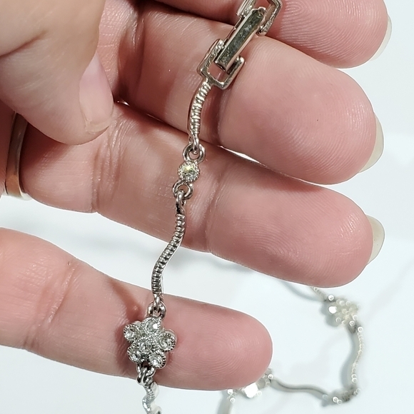 Vtg S.P signed (Avon?) Silvertone floral and wave Rhinestone necklace 18" - Picture 3 of 8